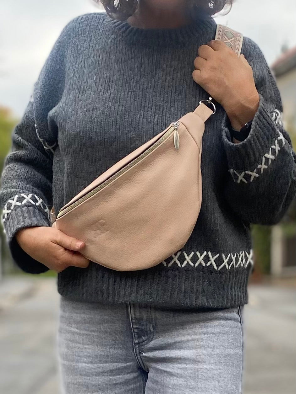 
Handmade Leather Bum Bag, Funny Pack – Stylish, Practical for Everyday Use - Radka Sillerova Atelier 